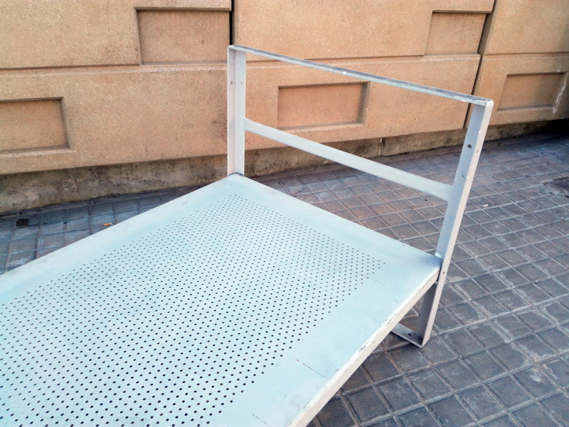 carcel. cama hierro-madera gris pintable 76x197x86 (45eu.) 1u